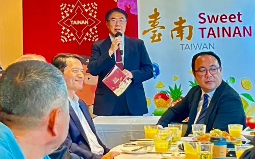 ▲黃偉哲表示，臺南的美味鳳梨除了能當水果吃，還可以入菜，且每道都色香味俱全，也歡迎大家到臺南來旅遊順便品嘗美食。(圖／南市府提供)
