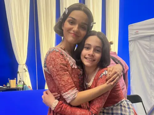 ▲《白雪公主》中扮演童年公主的艾蜜莉亞佛雪(右),對於瑞秋曾格勒(左)很欣賞,表示瑞秋對自己一直很親切,也照顧。(圖/摘自IG) ▲《白雪公主》中扮演童年公主的艾蜜莉亞佛雪(右),對於瑞秋曾格勒(左)很欣賞,表示瑞秋對自己一直很親切,也照顧。(圖/摘自IG)