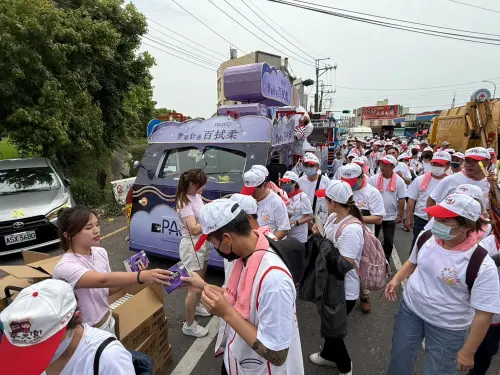 ▲PASEO百拭柔也將首次參與花車遶境，載著超萌的品牌蓬蓬兔一起遶境9天，與信眾們一同用最虔誠的心感受這場盛宴。（圖／品牌提供）