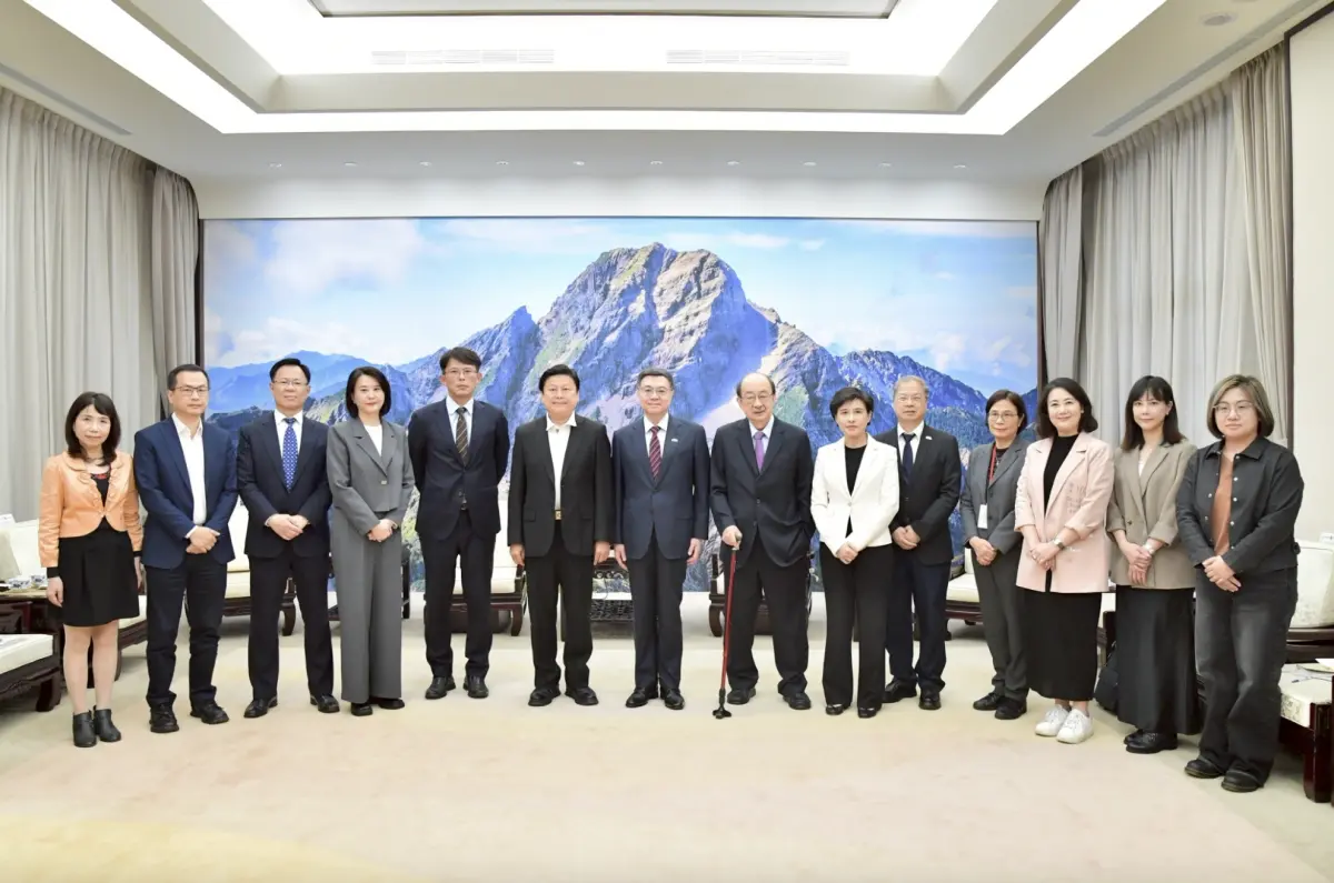 ▲卓榮泰邀請朝野黨團幹部閉門會議，李慧芝轉述卓揆提及倘後續仍有所不足，會再評估增加預算的可能。（圖／翻攝自卓榮泰臉書）