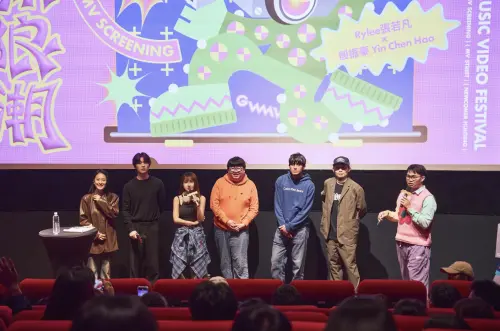 ▲張若凡（左3）（圖／索尼音樂提供）