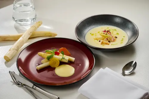 ▲獲米其林推薦餐廳殊榮的「N°168 PRIME牛排館」則是以春季食材發想，發表了全新一季的新菜色。（圖／大直維多麗亞酒店提供）