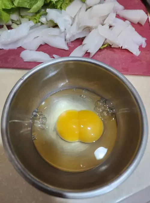 ▲連續遇到多次雙蛋黃的情況，讓女網友相當訝異。（圖／我愛全聯-好物老實説臉書）