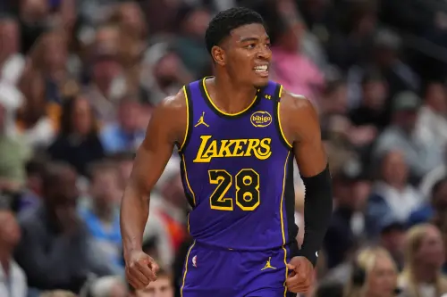 ▲湖人前鋒八村壘克服膝傷後再遇挑戰，G3將戴面罩對決灰狼。教練JJ Redick表示，八村壘因G2臉部受擊將採取保護措施，但整體狀況良好。（圖／美聯社／達志影像）