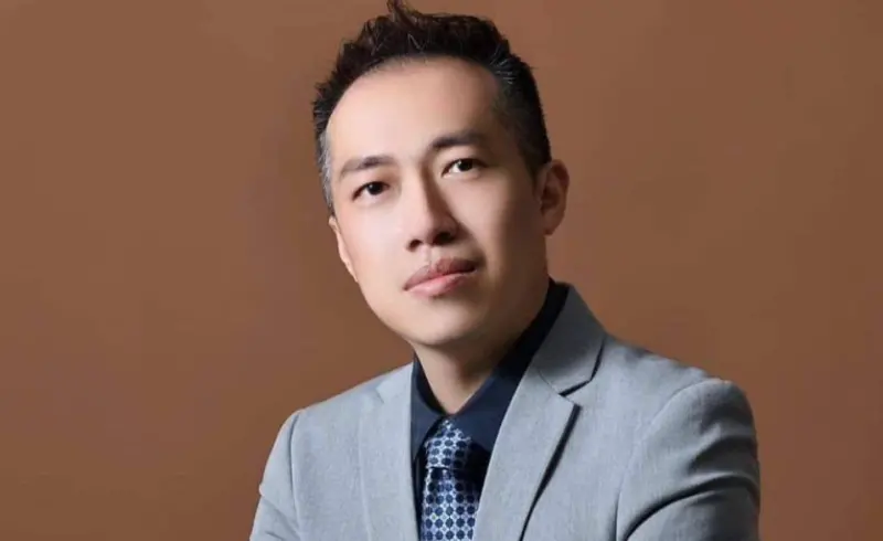 ▲抖音網紅「安哥碎碎念」（如圖）遭指控對妻子家暴長達2年時間，害妻子「七孔流血」身亡，相關驗傷單證據被亡妻的弟弟曝光。（圖／安哥碎碎念臉書）