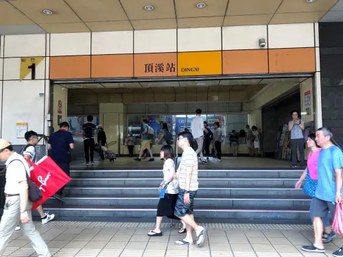 ▲台北捷運前五名平均單價差距最大的相鄰站點,其中頂溪站的平均單價較前一站古亭站低近35萬元。(圖/永慶房屋提供) ▲台北捷運前五名平均單價差距最大的相鄰站點,其中頂溪站的平均單價較前一站古亭站低近35萬元。(圖/永慶房屋提供)