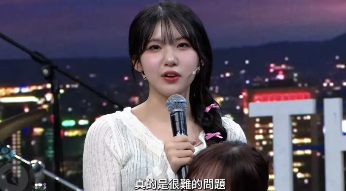 ▲「樂天三本柱」韓籍啦啦隊女神廉世彬（如圖）、禹洙漢及河智媛登上《賀瓏夜夜秀2》，談到理想男友類型，廉世彬羞喊要符合3條件，「專注工作、內心溫暖、可以一見鍾情」，禹洙漢希望找到「F型人格」，河智媛作效果，「我蠻喜歡像馬鈴薯的人」，偷偷告白賀瓏。（圖／翻攝自薩泰爾YouTube）