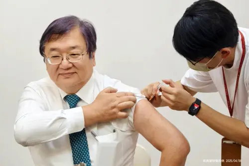 新冠疫情恐再升溫？疾管暑估6月迎高峰　單日疫苗施打數創7週新高
