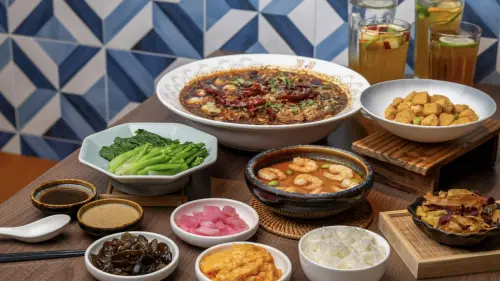 ▲漢來美食將旗下首家街邊店「溜溜酸菜魚專賣店」富民店強力轉型，在主力商品酸菜魚之外，增加了20餘道主廚拿手菜，朝「外食族的廚房」方向華麗轉身。（圖／漢來美食提供）