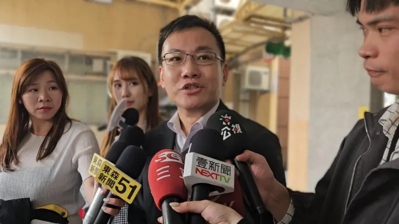 ▲謝宜容委任律師吳俊達受訪。(圖/記者劉松霖攝)