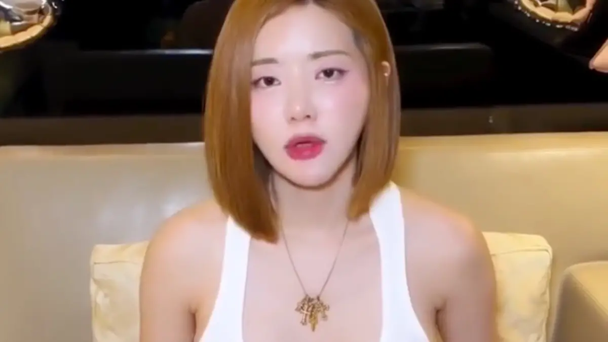 ▲南韓夜店女神DJ SODA，昨（7）日搭飛機時，不小心將手機掉在飛機上，讓她急忙發文協尋，表示手機裡面有很多重要的影片，若是有人能找回的話，她會給予報酬表示謝意。（圖／DJ SODA IG）