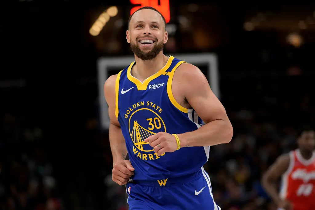 ▲勇士與Stephen Curry的機會意外降臨！由於金塊陷入換帥風波，戰績有望持續下跌，若勇士接下來2戰全勝，有望最快在後天獨居西區第四席位。（圖／美聯社／達志影像）