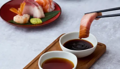 ▲饗賓「貓將壽司」從生魚片、握壽司、串烤、炸物一應俱全。（圖／翻攝自貓將壽司官網）