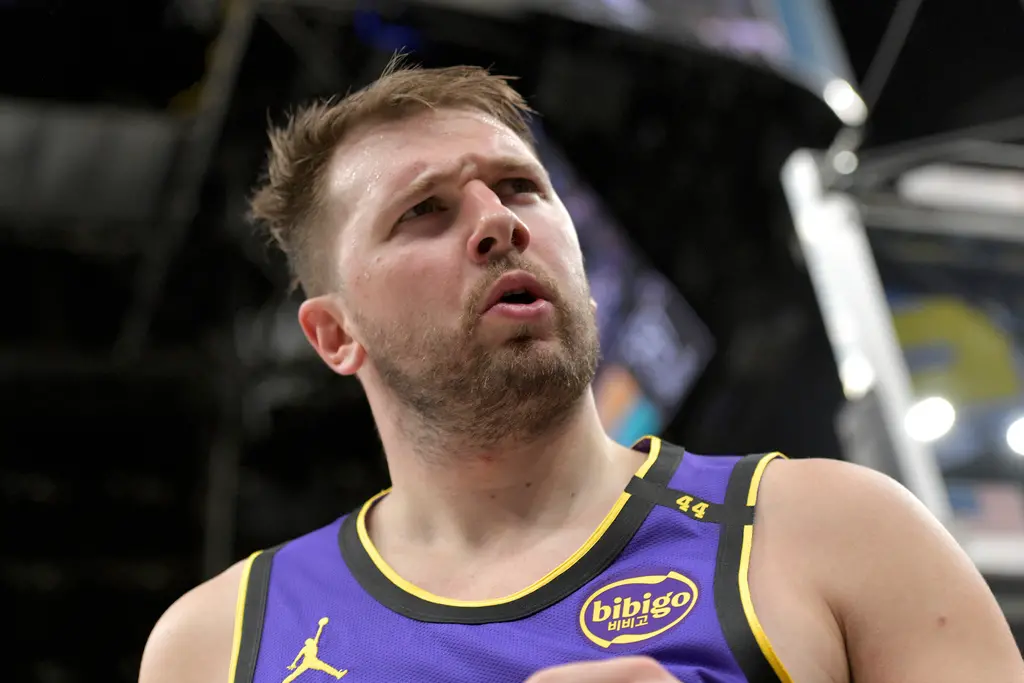 ▲Luka Doncic該停止抱怨獨行俠總管Nico Harrison交易他，批評他體重失控、自我要求不足。加入湖人不到三個月，Luka Doncic正走在爭冠路上。（圖／美聯社／達志影像）