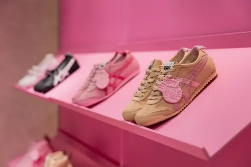 Onitsuka Tiger(鬼塚虎)前陣子與PATOU聯名,瞬間引爆話題,甚至一舉登上2024年鞋王寶座。(圖/Onitsuka Tiger臉書) ▲Onitsuka Tiger(鬼塚虎)前陣子與PATOU聯名,瞬間引爆話題,甚至一舉登上2024年鞋王寶座。(圖/Onitsuka Tiger臉書)