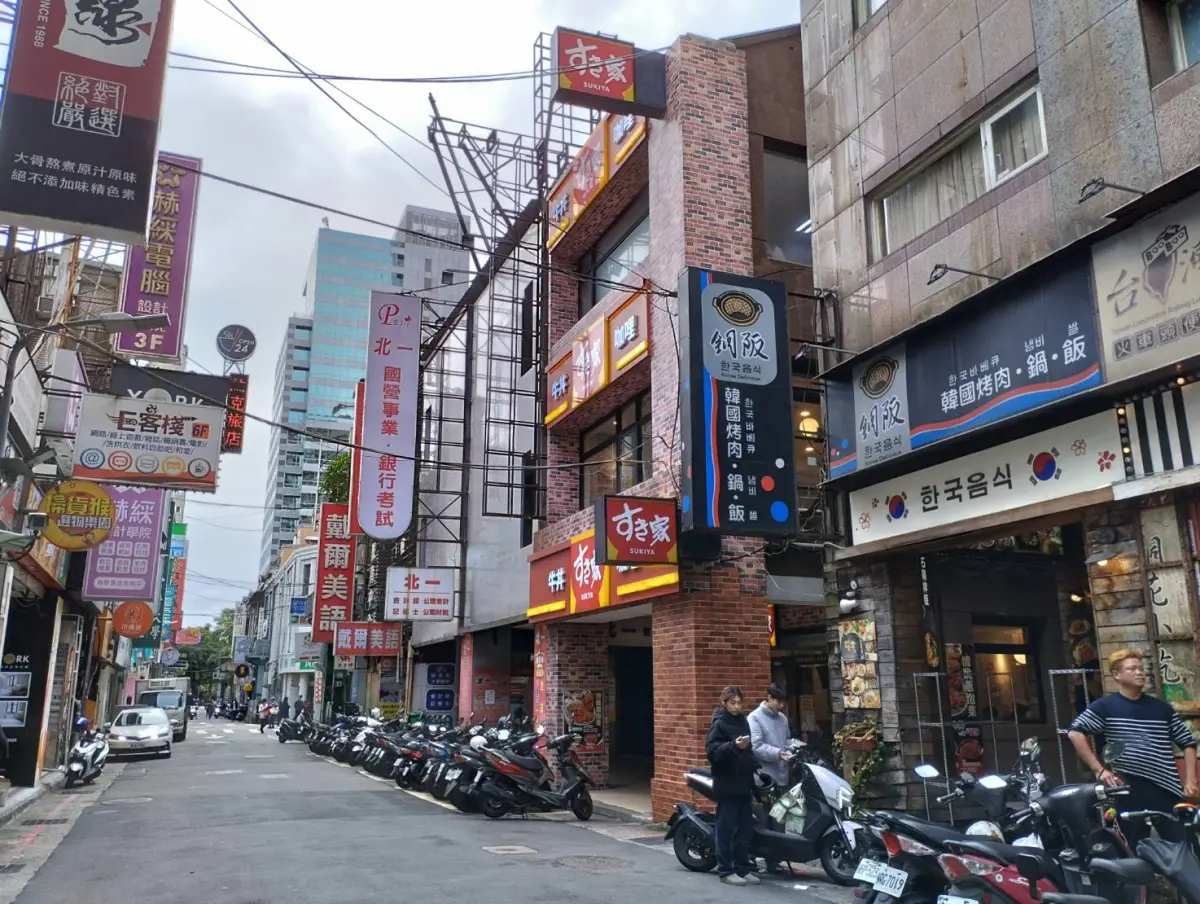 ▲台北車站商圈過往有「補習街」之稱，有建商繼去年7月砸5.3億買南陽街2棟老透天後，今年1月再砸5.3億買信陽街3棟老透天。（圖／台灣房屋中正店提供）