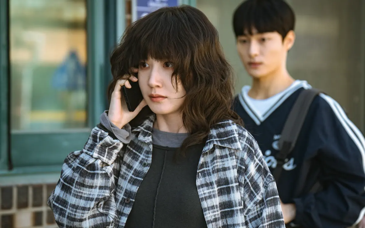 ▲朴恩斌（如圖）在《狂醫魔徒》中飾演瘋批醫師「鄭世玉」，今將迎來結局，劇迷都猜她應該還是會替恩師薛景求動手術。（圖／Disney+）