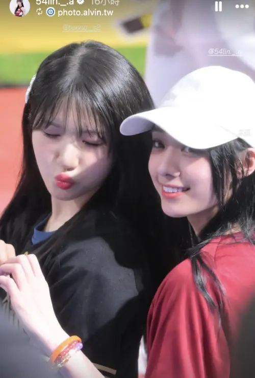 ▲廉世彬（左）和嘎琳熱情和粉絲互動。（圖／翻攝自嘎琳IG）