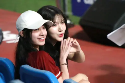 廉世彬球場「見習」被捕獲！和嘎琳轉身「1舉動」粉絲瘋：太香了
