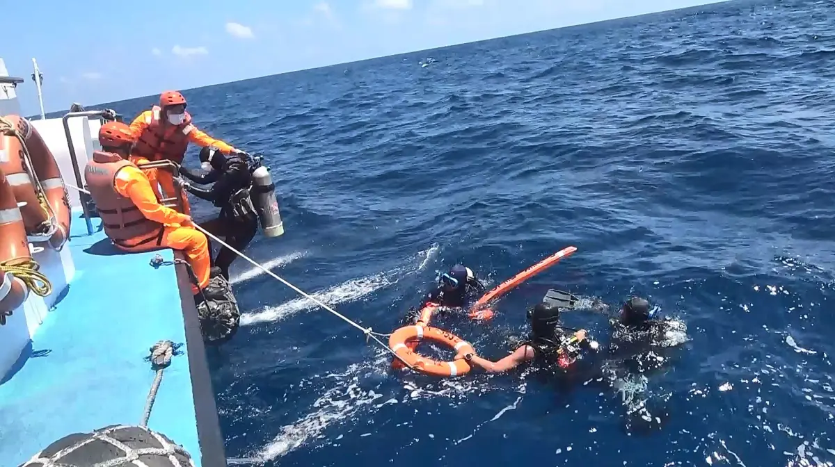 ▲墾丁七星岩是知名潛水點，但因地形形成的「洗衣機流」非常危險，上月26日就發生兩名潛水教練和兩名潛水客失蹤的意外，所幸最後全數順利獲救。（圖／海巡署提供）