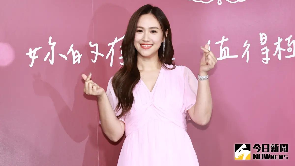 ▲女星吳姍儒（Sandy）被爆過去擔任氣泡水機代言人，卻轉賣公關品被廠商抓包，險些失去代言，對此，她無奈澄清，廠商還有打電話給她幫忙抱不平，跟她說：「這種新聞真的很過分。」（圖／記者吳翊緁拍攝）