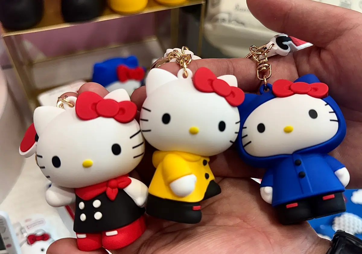 ▲7-11全店精品「HUNTER x三麗鷗首度跨界聯名」活動，共有20款週邊199元起。（圖／記者鍾怡婷攝）