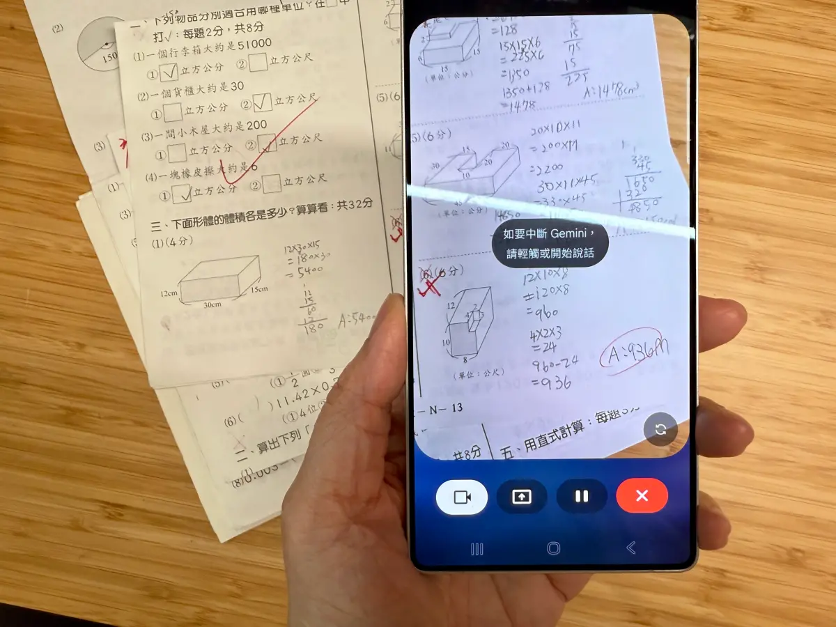 ▲實際使用三星Galaxy S25 Ultra 更新測試 Gemini Live 視訊功能，發現Gemini 辨識速度與回答完整度方面比ChatGPT更好一些。（圖／記者周淑萍攝）