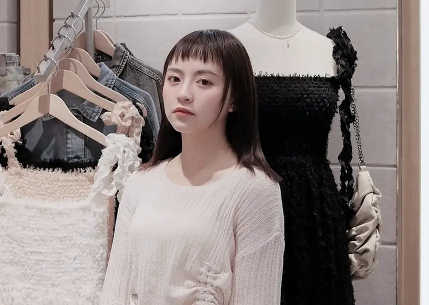 ▲陳詩媛以「眉上瀏海」的新髮型亮相，讓不少網友誇她「真的很適合」！（圖／陳詩媛 IG）