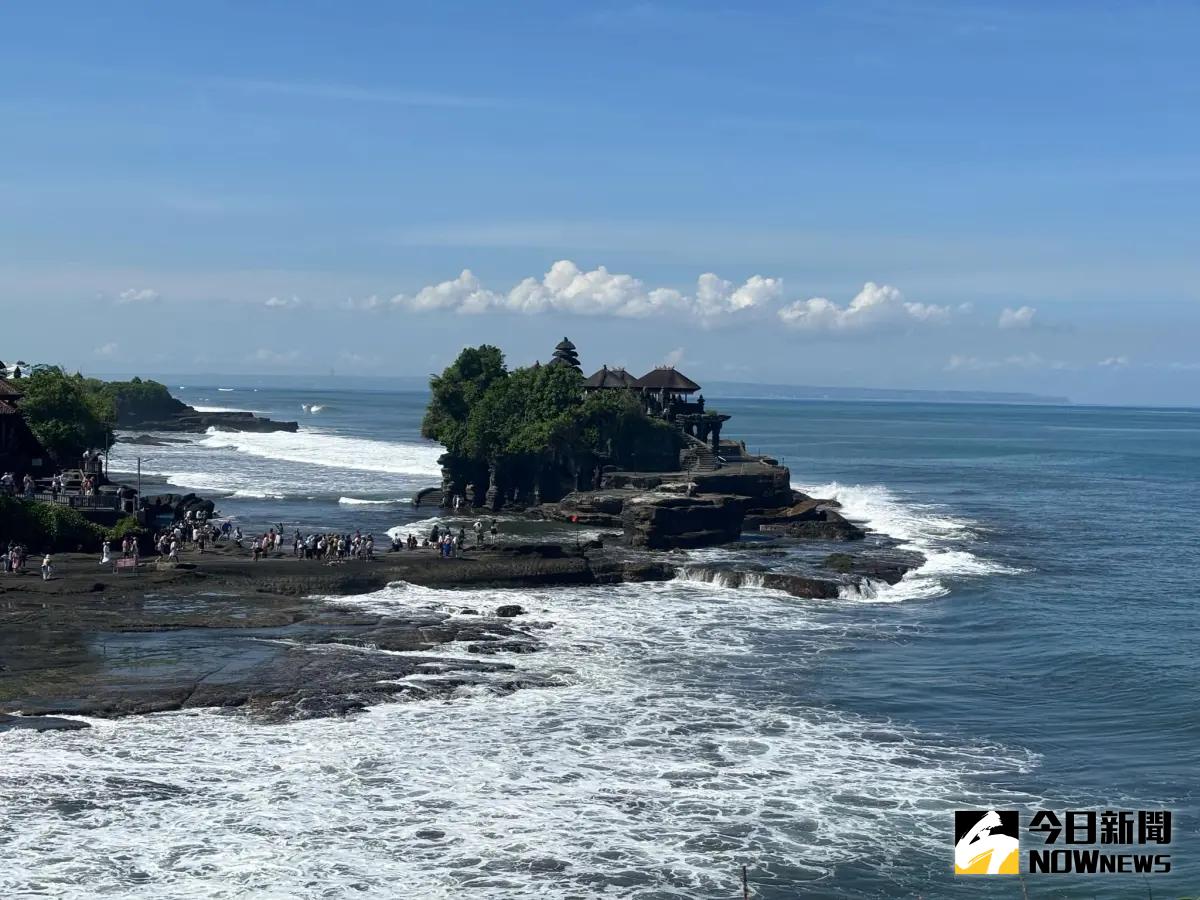 ▲印尼昨（21）日18時17分外海發生6.6級地震。圖為印尼峇里島著名景點海神廟。（圖／記者顏得智攝）