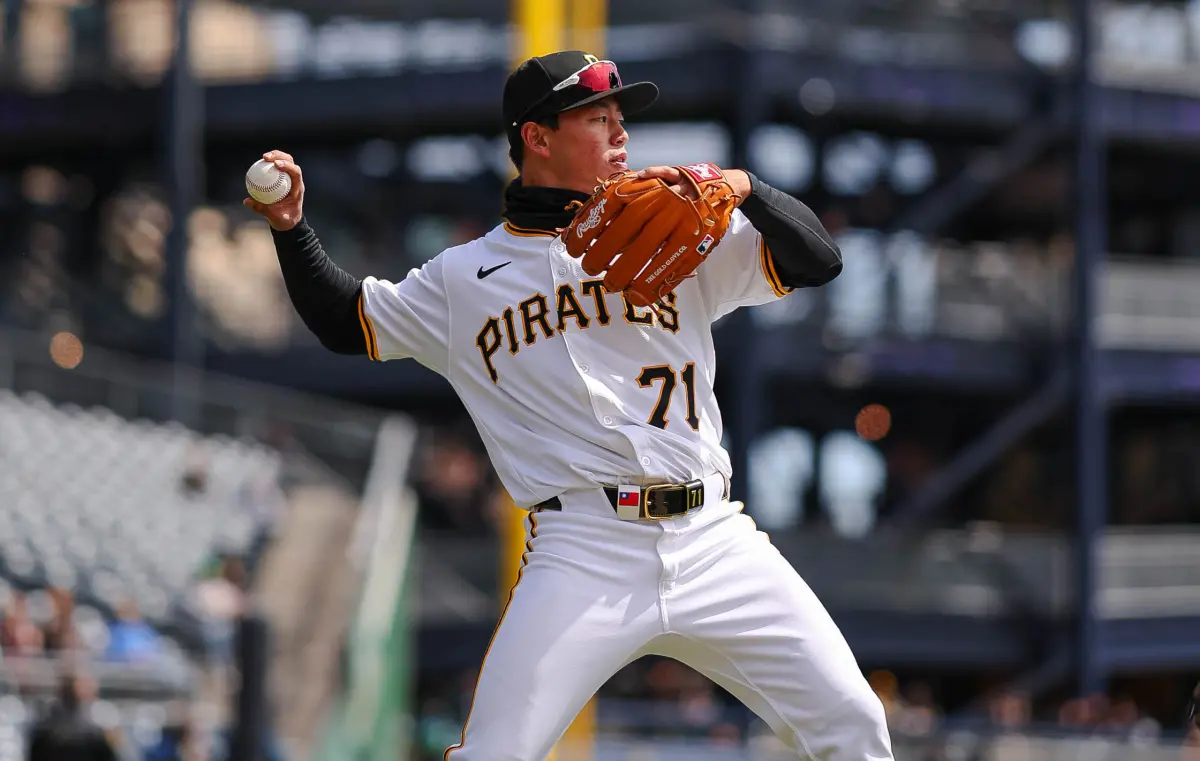 ▲匹茲堡海盜隊游擊手鄭宗哲今日完成大聯盟初登場，皮帶上出現中華民國國旗也成亮點。（圖／取自海盜隊官方X）