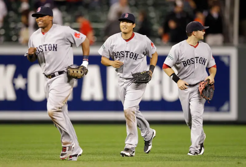 ▲林哲瑄（中）曾效力波士頓紅襪隊，在2012年登上大聯盟。（圖／美聯社／達志影像）