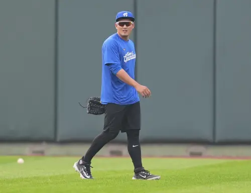 ▲富邦悍將林哲瑄在練球、比賽之餘，都在閱讀書籍、關心時事新聞。（圖／富邦悍將提供）