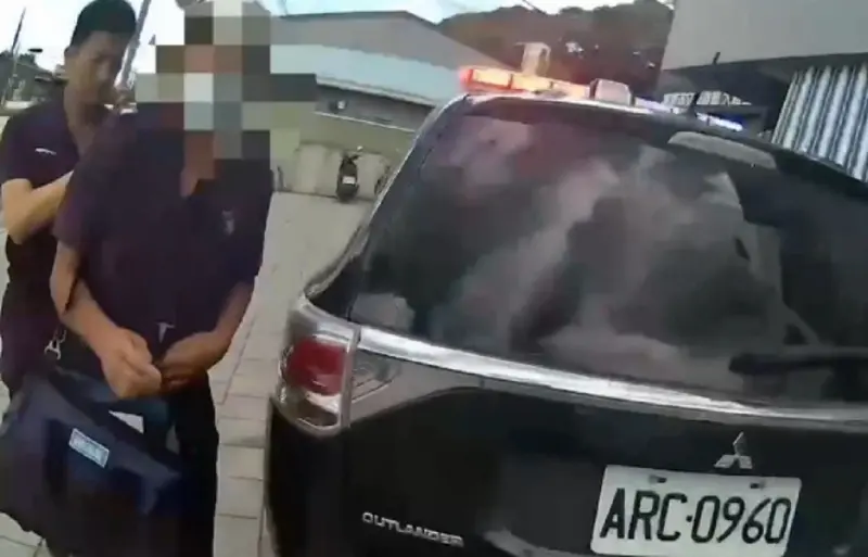 ▲仁武分局依證人提供相關特徵，循線於旗山區旗南三路攔查張嫌，依準現行犯逮捕張嫌全案訊後依加重強制性交（猥褻）移送偵辦。（圖／記者郭凱杰翻攝）