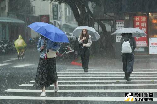 天氣／雨停僅一天！更劇烈雷雨襲台、溫度猛降10度　全台洗三溫暖
