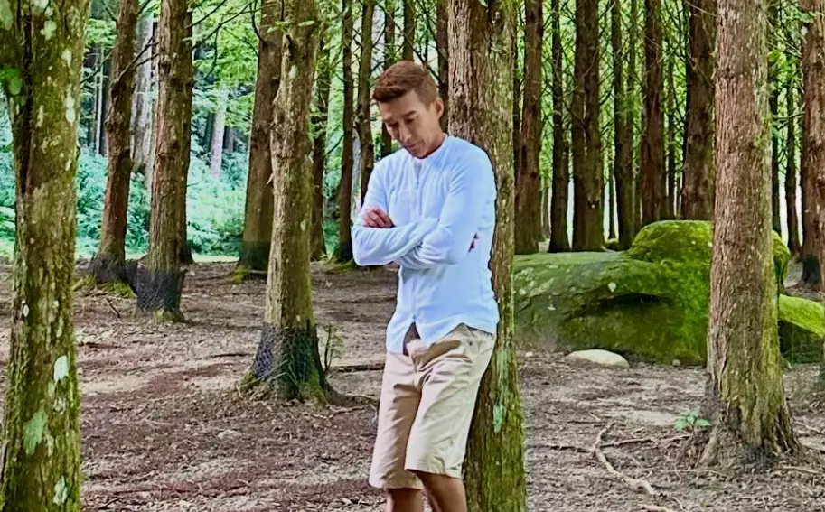 ▲潘若迪見到台股走勢氣到飆髒話，開玩笑說自己住在「綠地95%以上」的地方，就是「他X的股市」，貼文讓網友笑翻直呼潘若迪好幽默。（圖／潘若迪臉書）