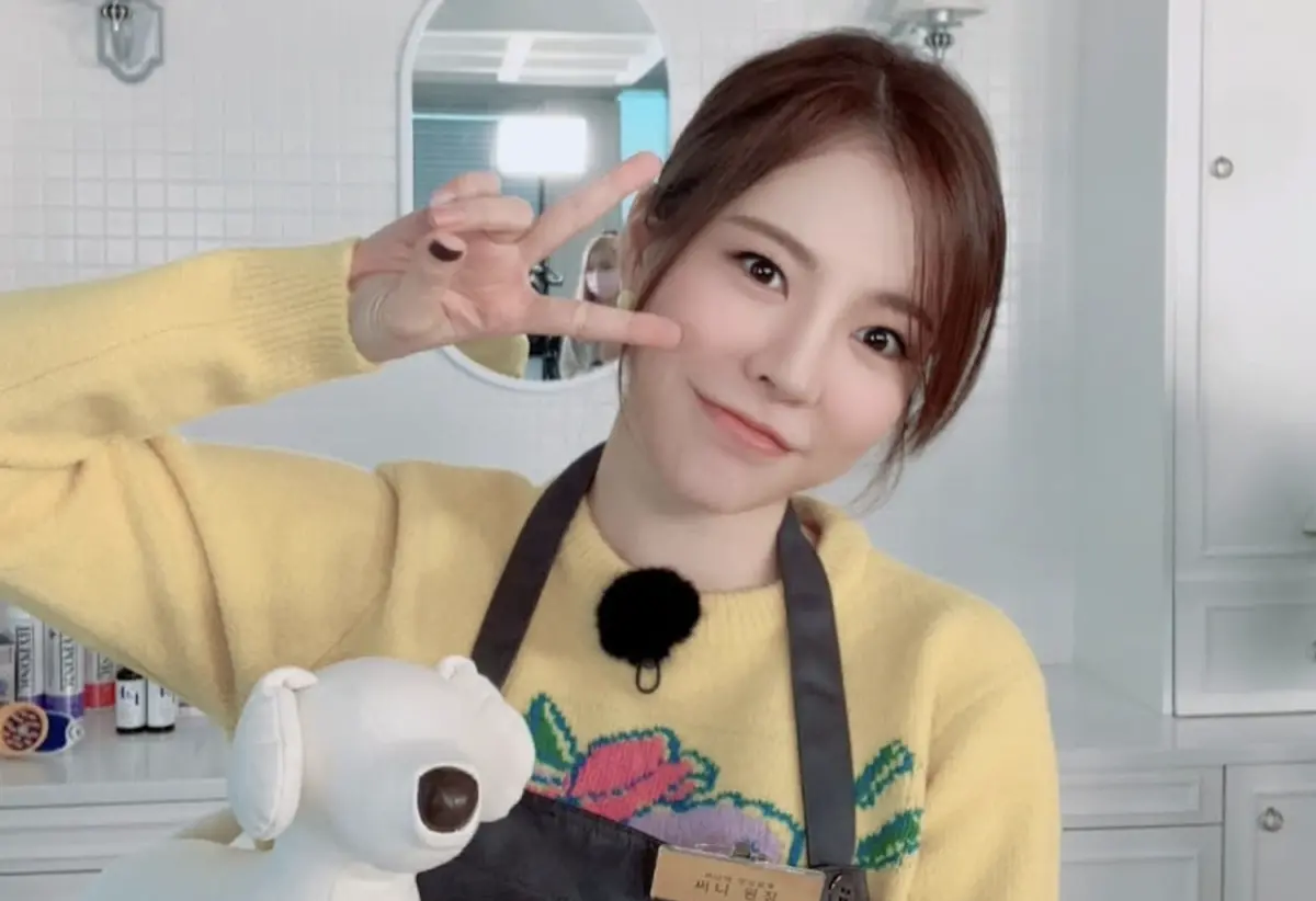 ▲Sunny（如圖）加入叔叔李秀滿的新公司A2O娛樂，並參與新練習生的培訓，似乎想創造下一個少女時代。（圖／Sunny IG）