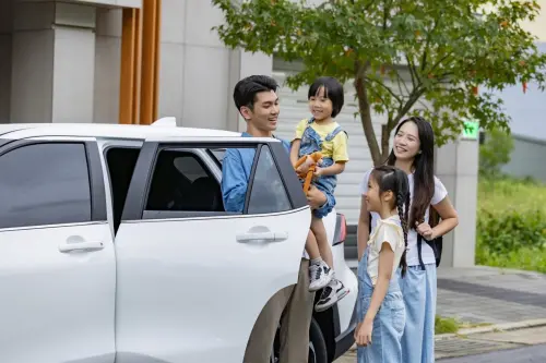 「搭高鐵.送租車」專案,最低價格相當於購買高鐵來回車票,就可免費獲贈租車 ▲「搭高鐵.送租車」專案,最低價格相當於購買高鐵來回車票,就可免費獲贈租車。(圖/高鐵公司)