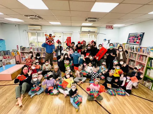 ▲五鄉鎮圖書館透過不同形式主題活動推廣閱讀力。（圖／屏東縣府提供）