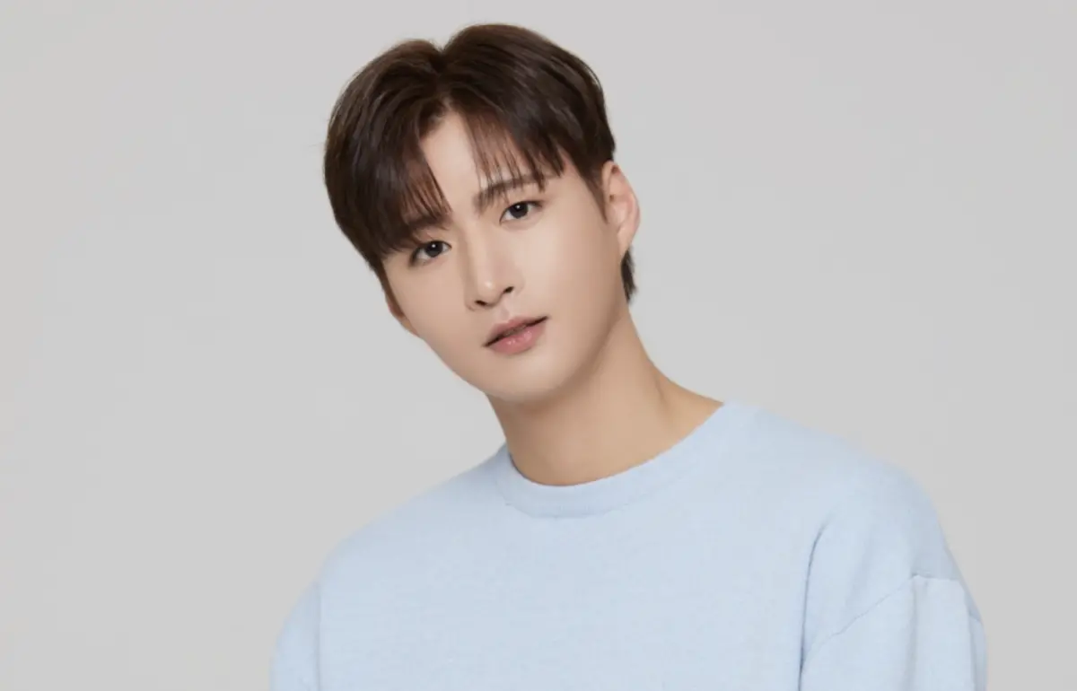 ▲KNK成員金賢鐘不慎摔倒腦震盪，無法來台出席見面會。（圖／220娛樂）