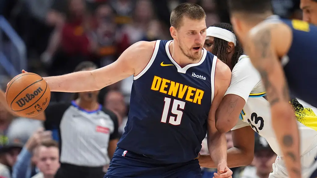 ▲丹佛金塊隊球星Nikola Jokic打出歷史級表現，場均29.6分、12.7籃板、10.2助攻，成為NBA史上僅第三位單季平均大三元的球員。（圖／美聯社／達志影像）