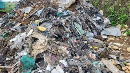 ▲桃園陳姓男子等3人，租借土地埋18萬平方公尺的垃圾，隨意堆積化學廢液，獲利23億，檢方將3人起訴，聲請沒收不法所得。（圖／桃園地檢署提供）