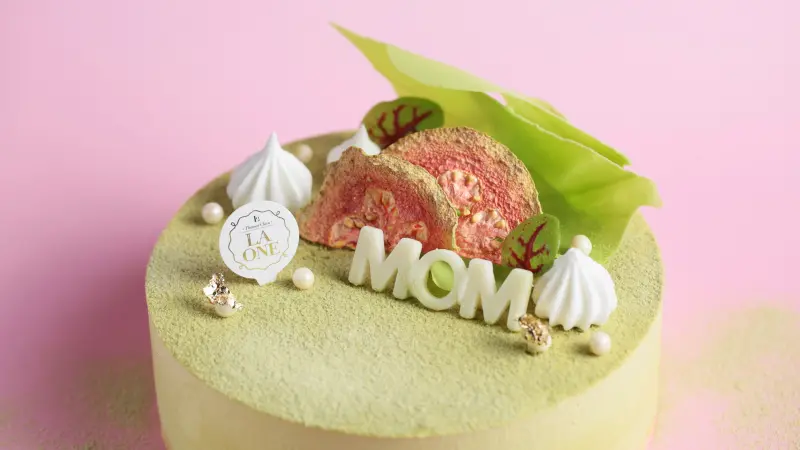 ▲LA ONE獻上一款內外皆優雅的「紅心芭樂包種茶慕斯蛋糕」。（圖／LA ONE 烘焙坊提供）