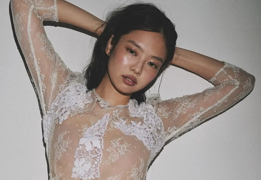 ▲BLACKPINK成員Jennie公開畫報，性感指數大升級。（圖／Jennie IG）