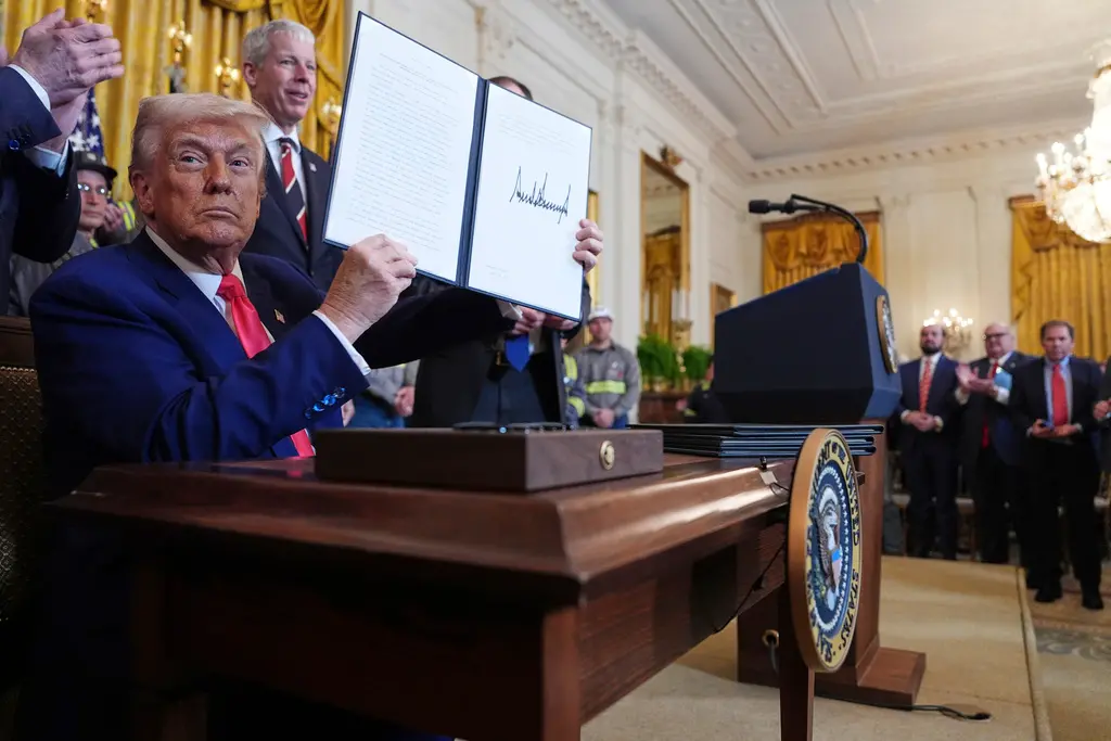 ▲川普急踩煞車，宣布暫緩對等關稅90天，不過因中國選擇對美國硬碰硬，川普宣布將中國關稅提高到125%。（圖／美聯社／達志影像）