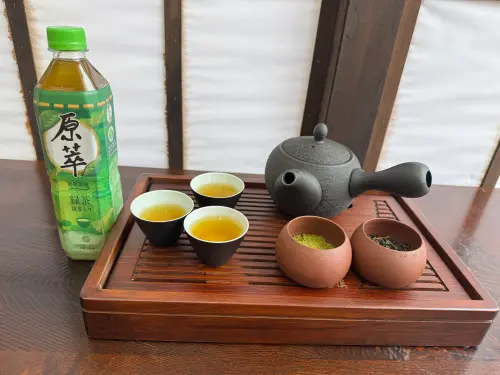 「原草 雲霧茶所」體驗館,以充滿日式氛圍的空間設計打造出愜意品茶的空間,除了適合揪團打卡拍照外,現場還有免費的體驗活動 ▲「原草 雲霧茶所」體驗館,以充滿日式氛圍的空間設計打造出愜意品茶的空間,除了適合揪團打卡拍照外,現場還有免費的體驗活動