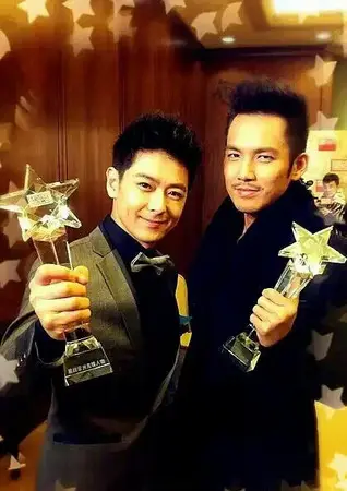 ▲網友翻出過去林志穎與鐘漢良的同框舊照。（圖／翻攝自微博）