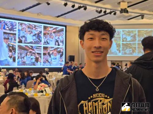 ▲21歲的後衛宋昕澔這一屆擔任球隊隊長和主控，躍升「主角」，陳子威對他的蛻變感到欣慰。（圖／記者黃建霖攝）