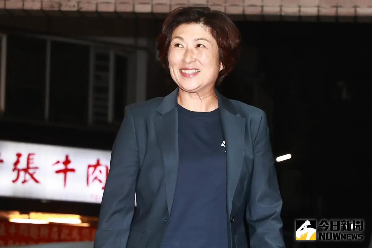 ▲台東縣長饒慶鈴參加公開活動致詞的片段被翻出，超嗨情緒被揶揄有喝「飲料」。（圖／記者葉政勳攝）