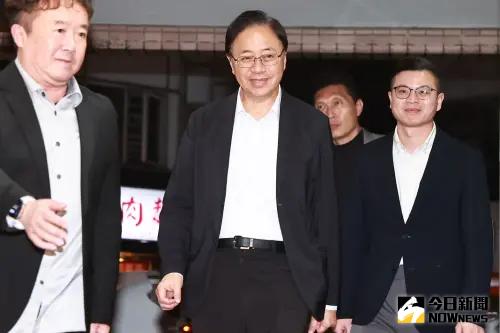 張善政未含不動產「身家就破億」！微笑吐8字閃電離場
