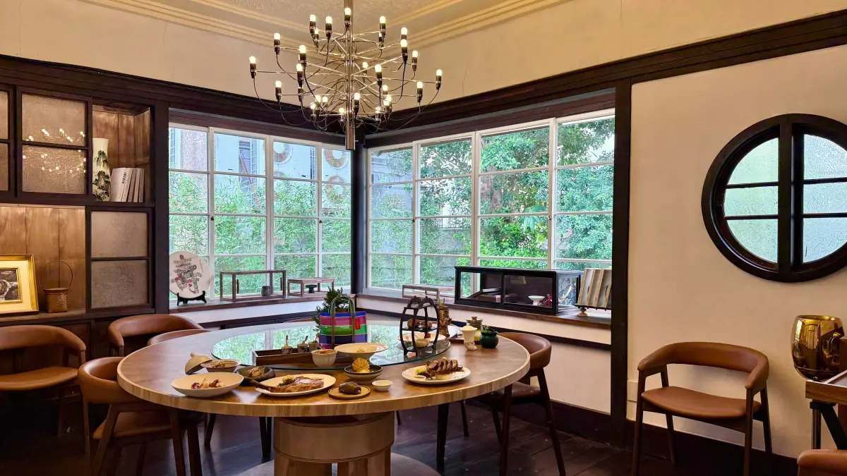 ▲台北日式老宅餐廳又有IG打卡新地標！近台北捷運古亭站的「輝室pān-toh」，曾是台灣首位台籍司法院長戴炎輝的宅邸古蹟。開箱鹽酥雞下午茶、餐酒辦桌台菜新吃！菜單價格、地點、訂位資訊一覽。（圖／記者蕭涵云攝）